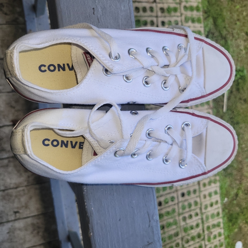 Converse white size men4/ women 6